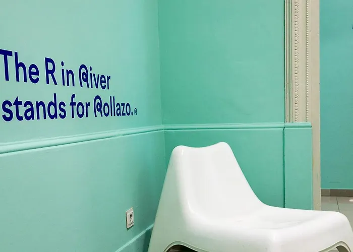 Hostel River *